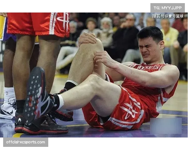 西汉姆联主力门将阿雷奥拉因手指骨折赛季报销。